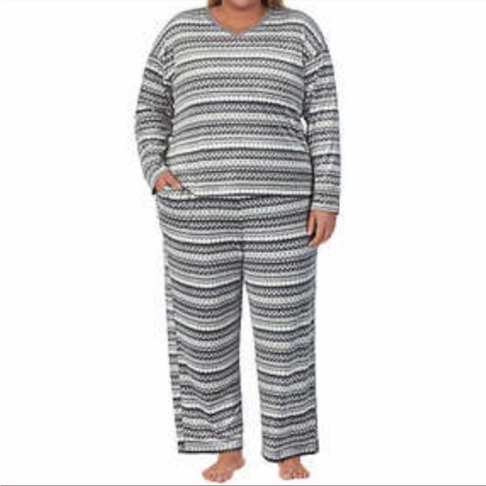 NWOT Nautica - Silky Fleece Pajamas Set